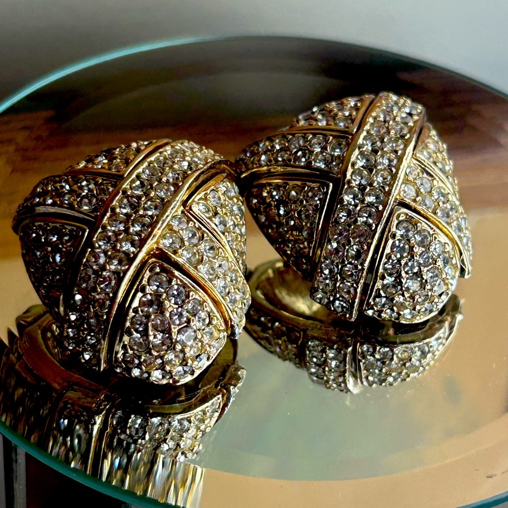 Gorgeous CINER -designer vintage clip on earrings
